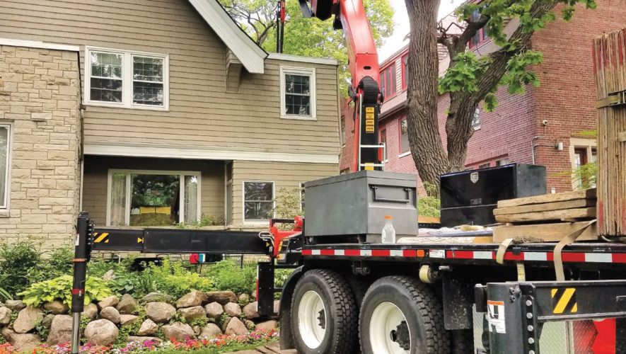 knuckleboom crane in use