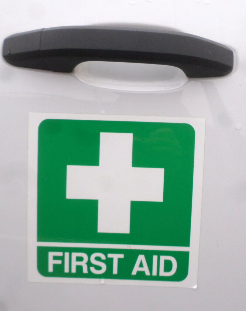 A first-aid kit must be available on each work site.