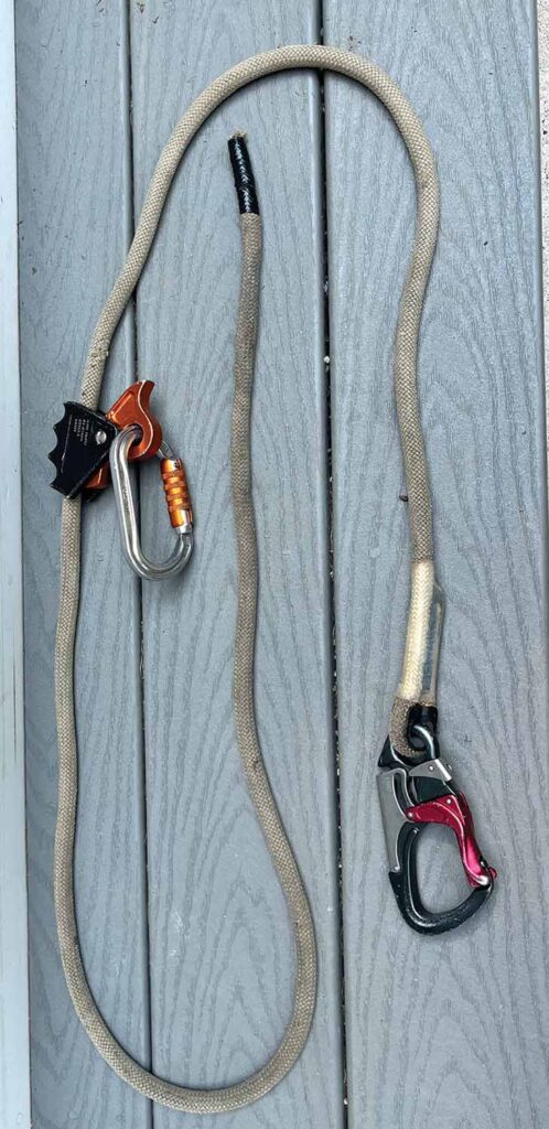 Photo 8: The author’s “breakaway lanyard.”